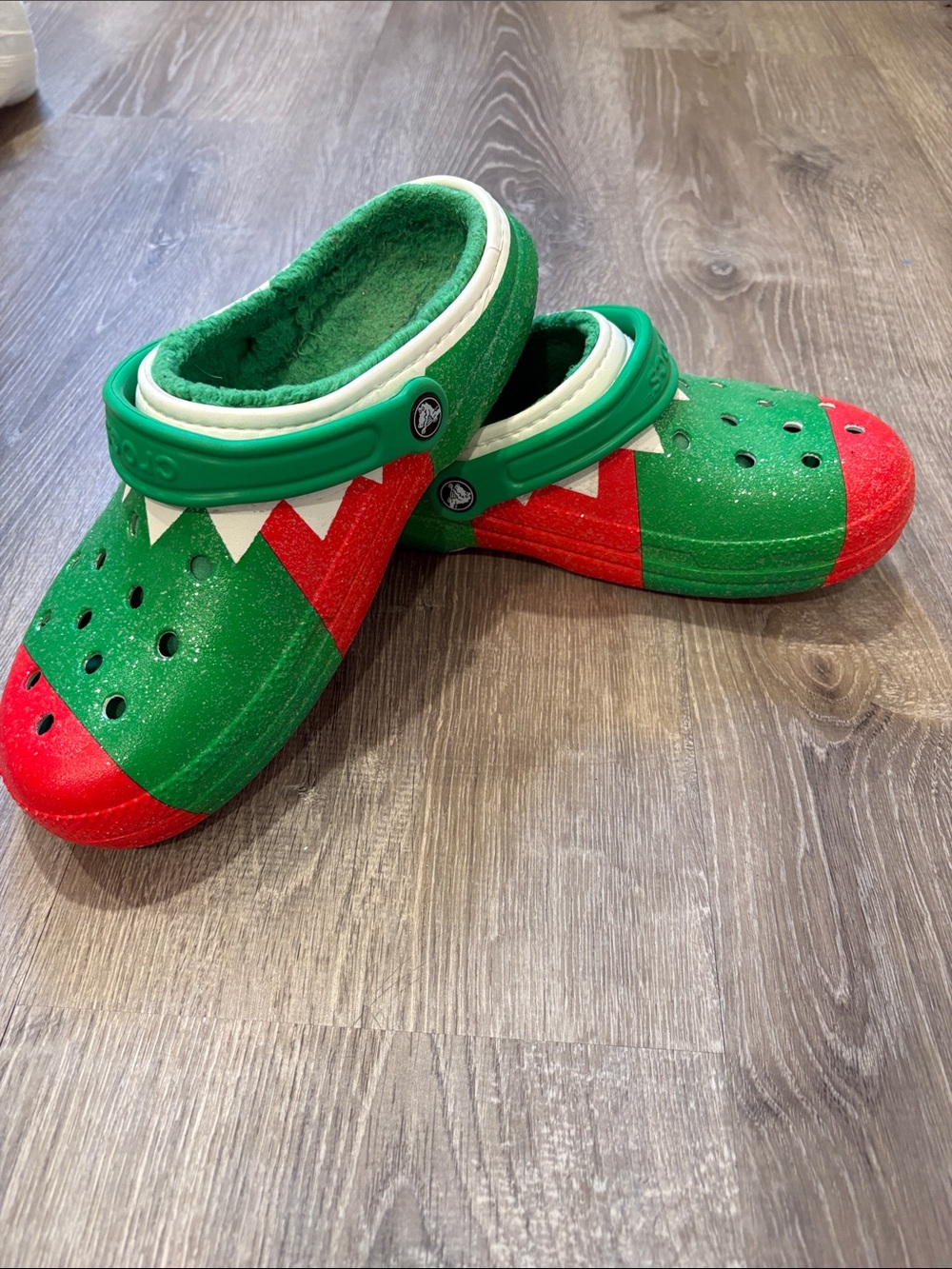 crocs-sparkly lined elf